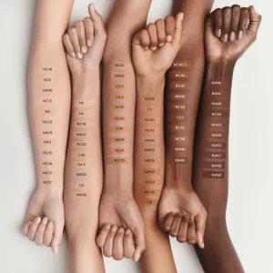 MAC Studio Fix Fluid SPF 15 Foundation All shade swatch