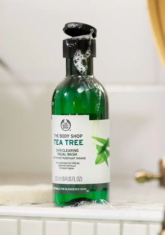 The Body Shop Tea Tree Skin Clearing Facial Wash (3)